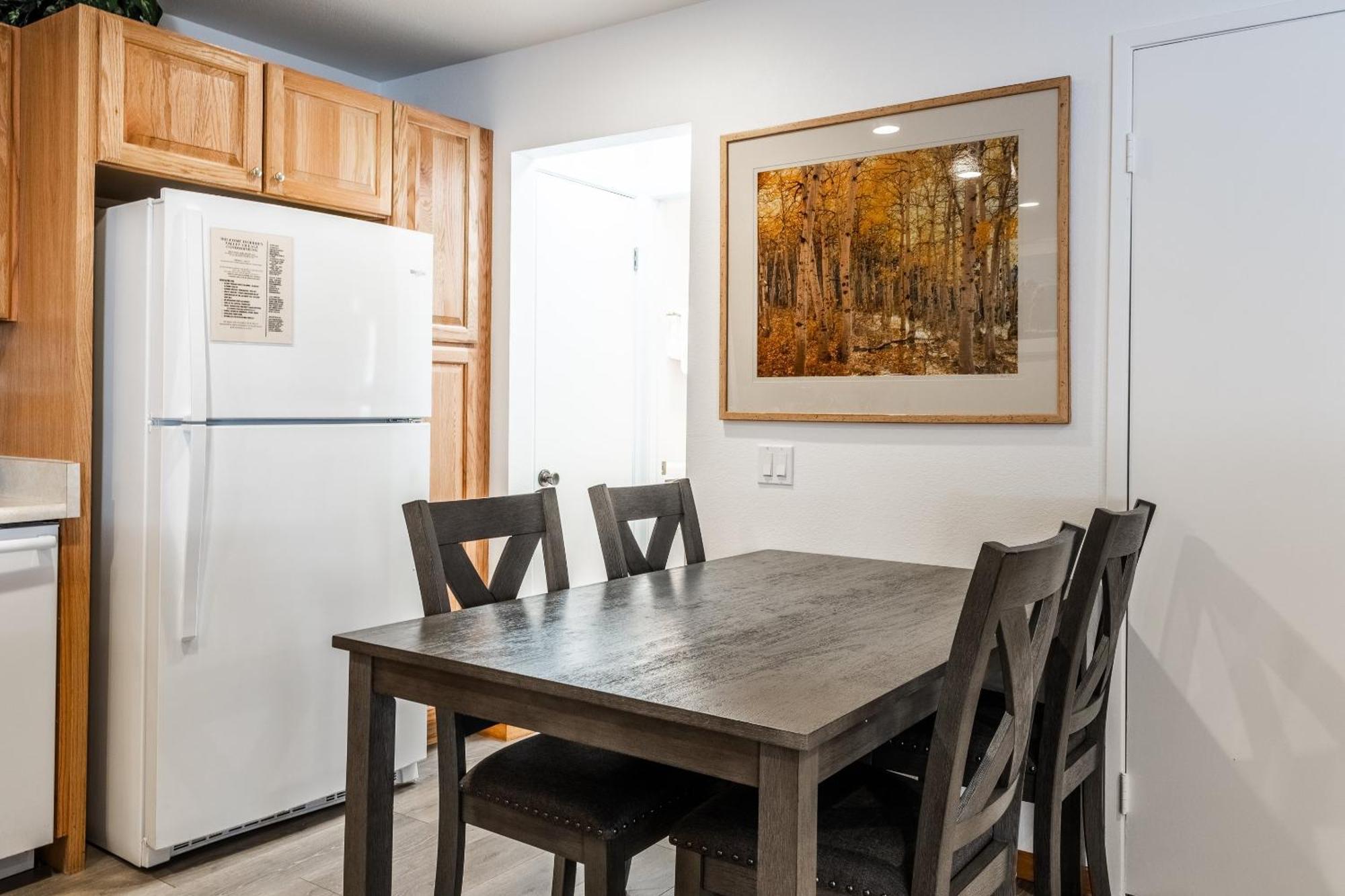 Hidden Valley Village #103 Nicely Updated 1 Bedroom 1 Bathroom Condo Short 10 Min Walk From Village ماموث لاكيس الغرفة الصورة